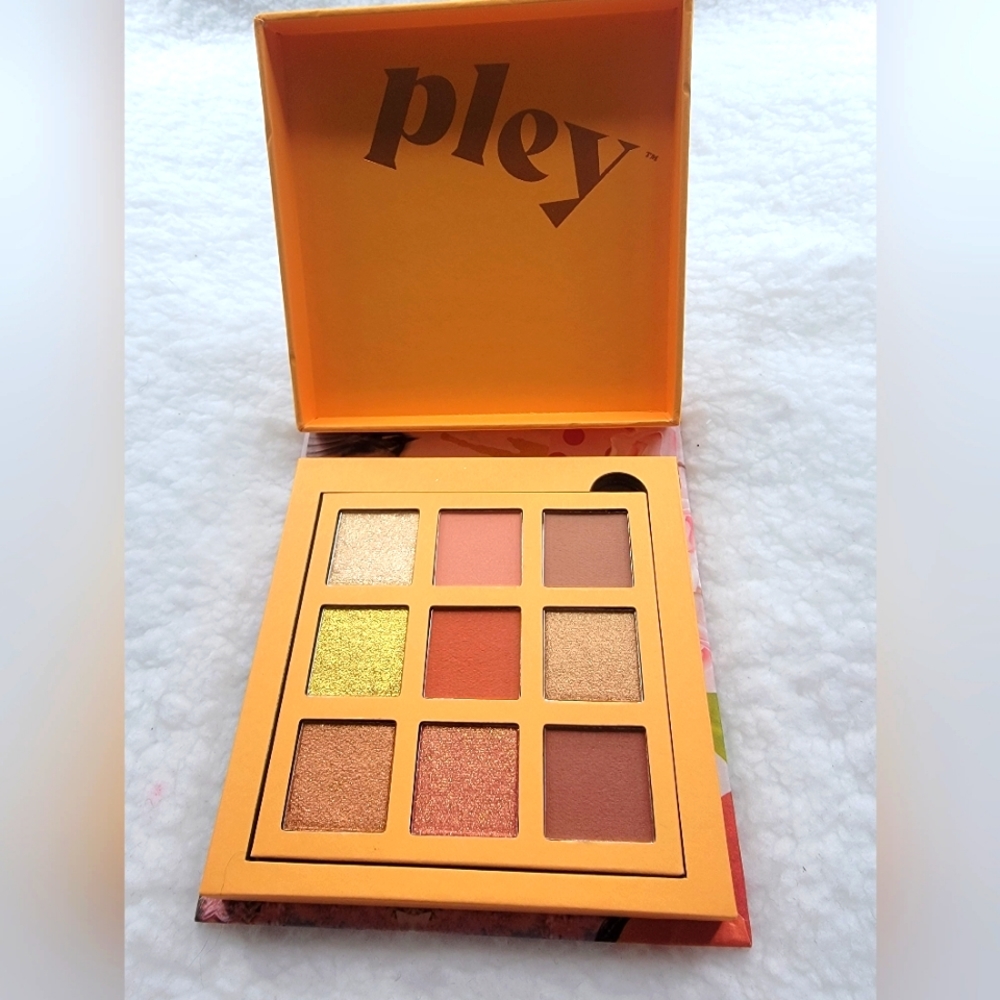 🎉HOST PICK🎉 Pley Beauty Golden Girl Eyeshadow Palette!